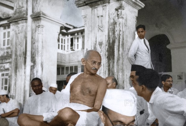 Mahatma Gandhi at public prayer meeting, Rungta House, Mumbai, Maharashtra, India, Asia, September 1944, Asia