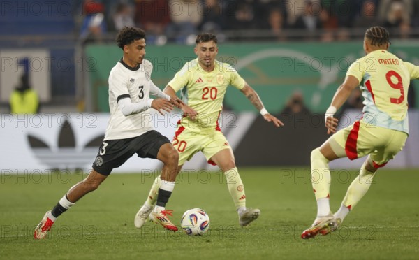 Football, U21, Friendly match, 2024/2025, Germany U21 vs. Spain U21, 25.03.2025, Merck-Stadion am Böllenfalltor, Darmstadt, Germany, Nathaniel BROWN (Germany U21, 03) in duel with Alberto MOLEIRO Spain U21, Europe