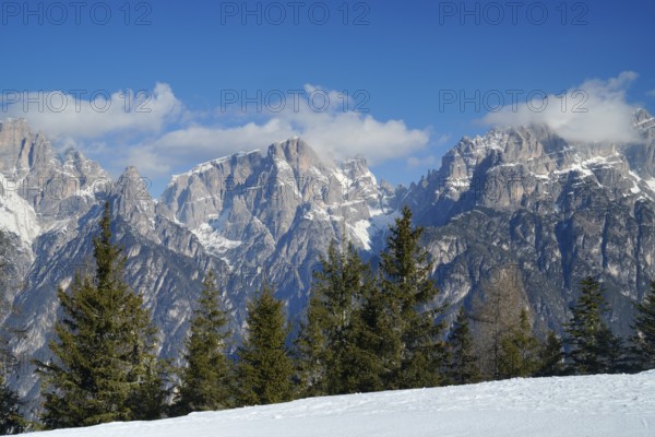 Sesto Dolomites, Dolomites, Eastern Alps, winter, ski, Auronzo di Cadore, Veneto region, Belluno province, Italy, Europe