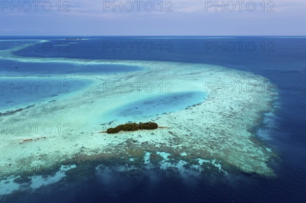 Uninhabited Island near Bodumohora, Felidhu Atoll, Indian Ocean, Maldives, Asia