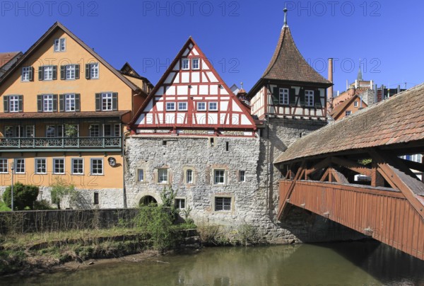 Wooden bridge over the Kocher between Unterwöhrdinsel and Mauerstraße, Schwäbisch Hall. Baden-Württemberg. Germany