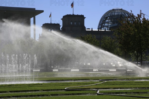 Reichstag, Lawn sprinkler, Berlin, Federal Republic of Germany