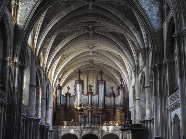 Organ in the Cathedral of St Andrew in Bordeaux