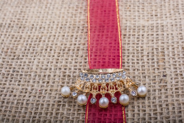 Model crown placed on a band on linen canvas
