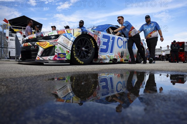 Daniel Hemric takes to the track to qualify for the Coke Zero Sugar 400 in Daytona, FL, USA, Daytona, United States of America, North America