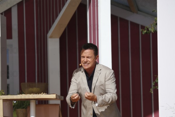Stefan Mross (singer / presenter / entertainer) on the ARD TV programme Immer wieder sonntags, Rust, Germany / Germany
