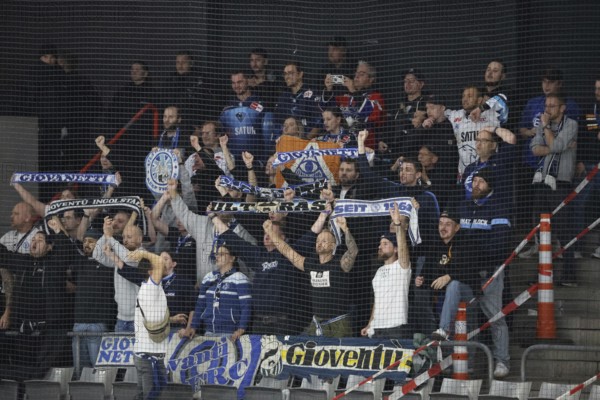 The travelling Ingolstadt fans celebrate the 6:3 victory in Schwenningen after the game of the DEL 24-25, Sptg. 5: Schwenninger Wild Wings vs ERC Ingolstadt, Villingen-Schwenningen, Germany / Germany