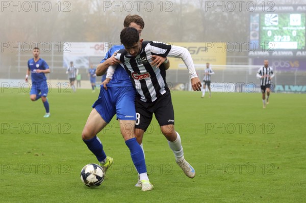 Brace and hold: Samet Yilmaz (FC 08 Villingen) in a duel with Linus Weik (Freiberg) during the match of the Soccer-RL SW 24-25: 15. Sptg: FC 08 Villingen vs SGV Freiberg Fußball, Villingen-Schwenningen, Germany / Germany