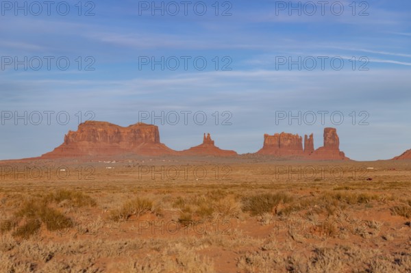 A picture of the Monument Valley landscape between Azirona and Utah