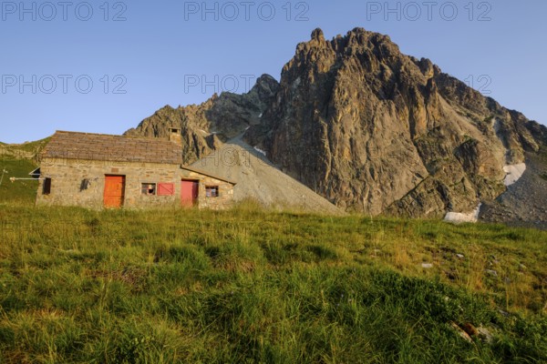 Pombie shelter, Pyrenees National Park, Pyrenees Atlantiques, France, Europe