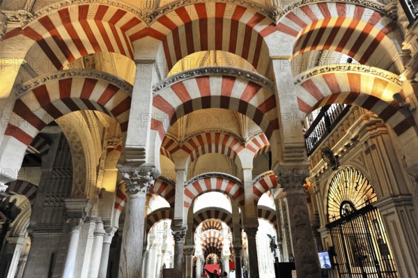 La Mezquita, Mosque, Cathedral of Cordoba, Cordoba, Andalusia, Spain, Europe, Magnificent Islamic architecture with striped arches in the interior, Europe