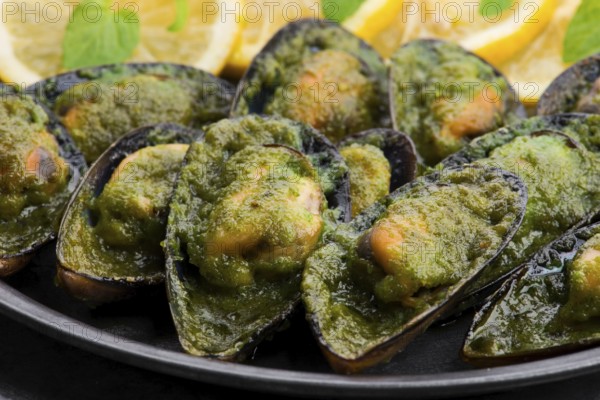 Seafood mussels with lemon and garlic
