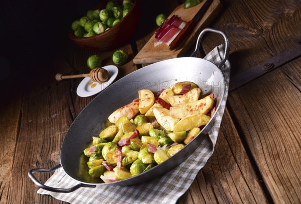 Brussels Sprouts with ham, honey and roasted potatoes