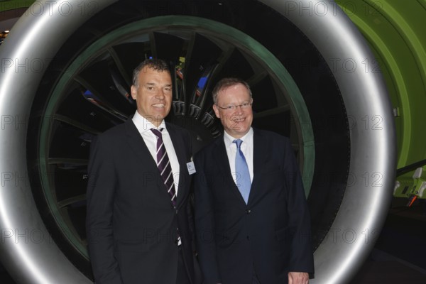 Minister President Stephan Weil with MTU Executive Board member Dr Stefan Weingartner in front of the Power PW1500G engine