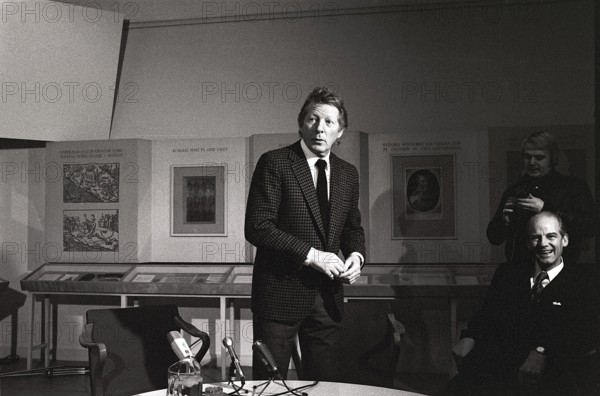 Danny Kaye. 1911-1987. American actor etc pictured during a visit to Sweden in december 1974. Ref Kristoffersson EF167