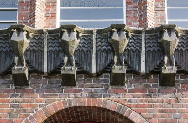 Former trade fair and exhibition hall, built in 1926 by Friedrich Wilhelm Virck, now part of the music school, detail double eagle