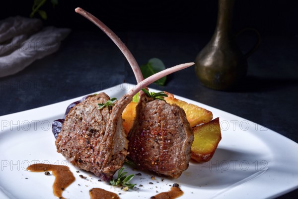 Grilled lamb chops with potatoes