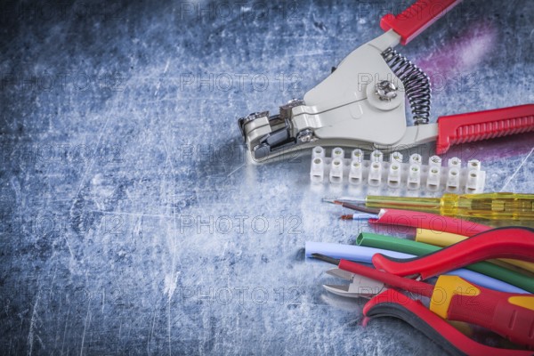 Wire strippers protection insulated screwdrivers block clamp nippers