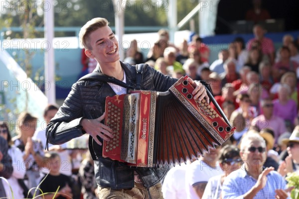 Felix Muhr (Austrian singer / musician) on the ARD TV programme Immer wieder sonntags, Rust, Germany / Germany