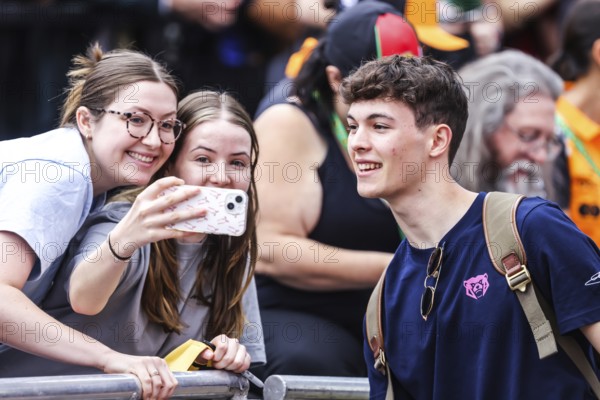 MELBOURNE, AUSTRALIA - MARCH 13: Oliver Bearman of Great Britain and MoneyGram Haas F1 Team with fans before the 2025 Australian Grand Prix at Albert Park in Melbourne, Australia, Oceania