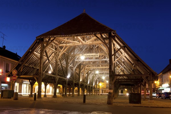 Place du Marche, Milly la foret, Essonne, Ile de France, France, Europe