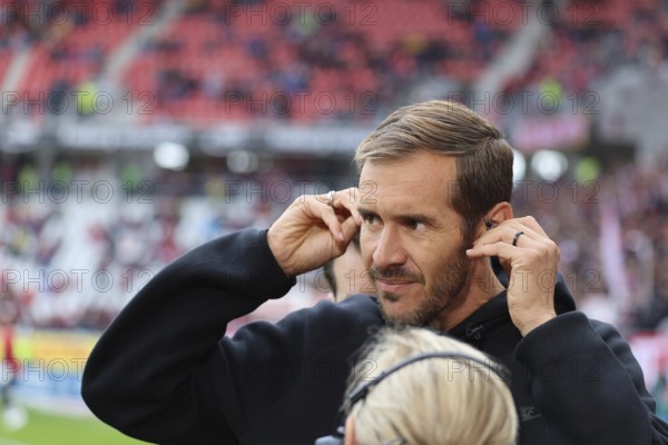 Head coach / coach Julian Schuster (SC Freiburg) at the match of the 1st FBL: 24-25: 1st FBL: 24-25: 5th Sptg. SC Freiburg - FC St. Pauli DFL REGULATIONS PROHIBIT ANY USE OF PHOTOGRAPHS AS IMAGE SEQUENCES AND/OR QUASI-VIDEONan Photo: Joachim Hahne/johapress, Freiburg, Germany / Germany