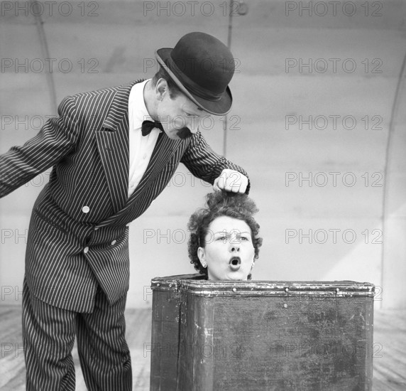 Performance in 1948. The artists under the stage name Arlington perform on the Main Stage. He wearing a suit, a hat and a glued-on fake mustache and she with only her head visible from a suitcase. Conard ref 980