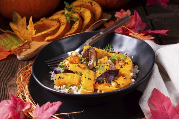 Gratinated vegetarian pumpkin with barley, oats, plums and thyme
