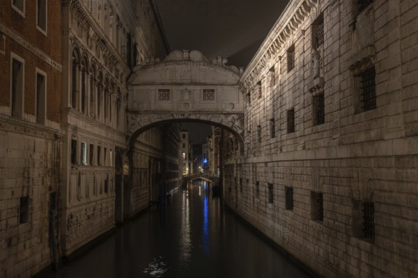 Bridge of Sighs at the Doge's Palace at Night, Venice, Italy, Europe