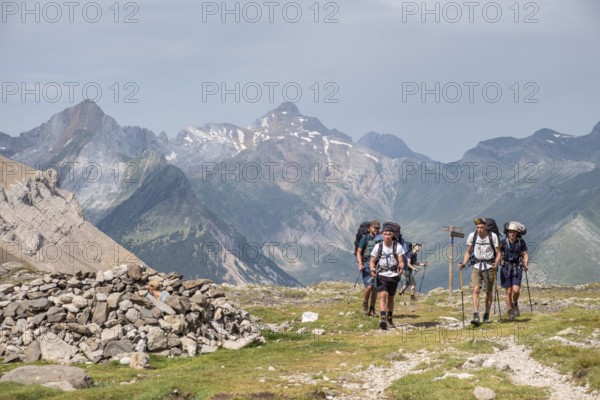 Long distance trekkers, Puerto de Bujaruelo, French Pyrenees, France, Europe