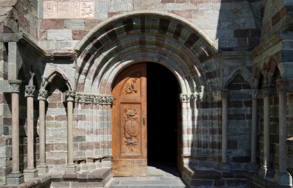Portal, Sacra di San Michele, San Michele bei der Klus, Abbey, Turin Sant'Ambrogio di Torino, Piedmont, Italy, Europe