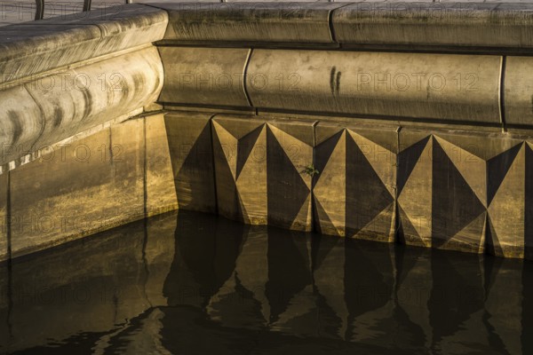 Canal basin wall in the harbour