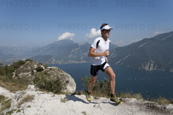 Man running on Lake Garda, trail running, 35, 40, years