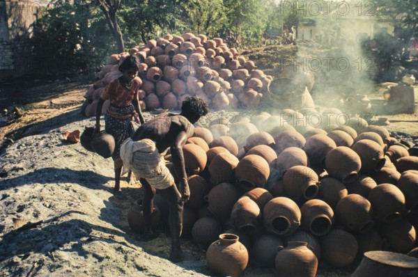 Potter baking pots, Yadadri Bhuvanagiri, Telangana, India, Asia