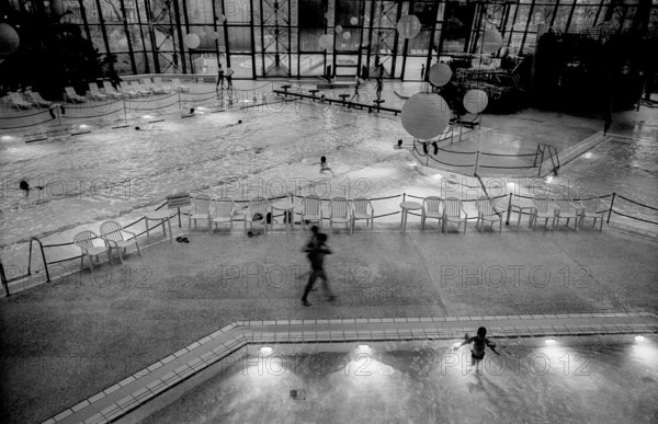 Germany, Berlin, 22.11.1994, SEZ, sports and recreation centre, swimming pool, Europe