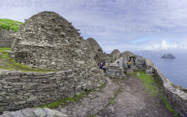 Clochans, stone cells. monastery at the top, Skellig Michael island, Mainistir Fhionáin (St. Fionan?s Monastery), county Kerry, Ireland, United Kingdom, Europe