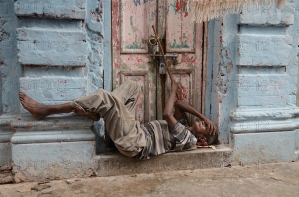 Man sleeping in front of door, Kolkata, West Bengal, India, Asia