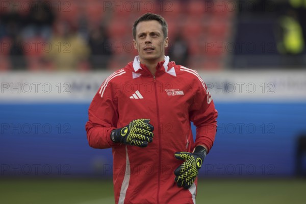 Football match, Goalkeeper Alexander SCHWOLOW 1.FC Union Berlin warming up in front of the match, Voith-Arena, Heidenheim, Germany, Europe