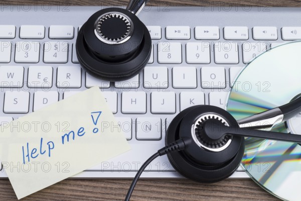 On shows a keyboard, CD, USB memory stick and headphones