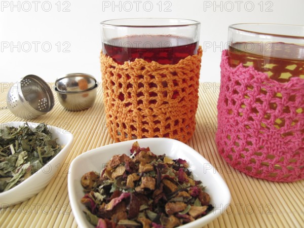 Tea in wrapped tea glasses
