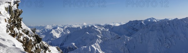 Mountain panorama in winter, view over Schnalstal Valley to Saldurspitze, Lagaunspitze, Grawandjoch, Schnals, South Tyrol