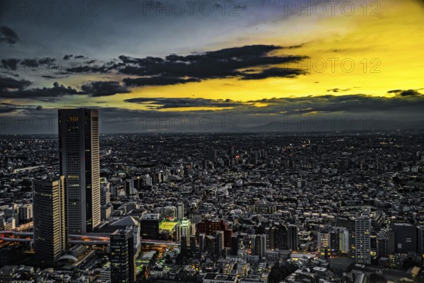 Shinjuku of city landscape and sunset visible from the observatory of the Tokyo Metropolitan Government Building. Shooting Location: Tokyo metropolitan area