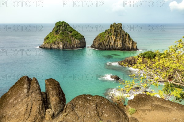 Fernando de Noronha, Brasil. Turquoise water around the Two Brothers rocks, UNESCO World Heritage Site, Brazil, South America