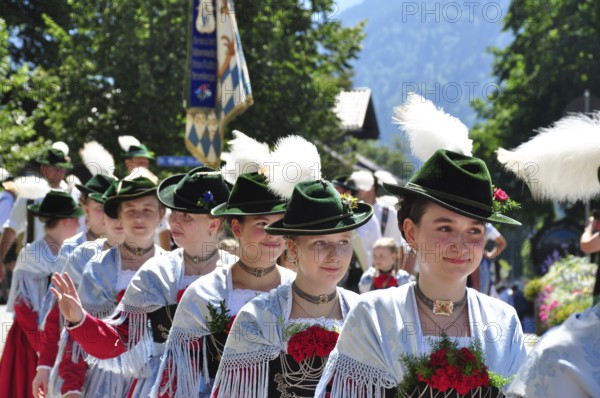 Bavaria, Werdenfels, Garmisch-Partenkirchen, customs, tradition, parade, girls, dirndl