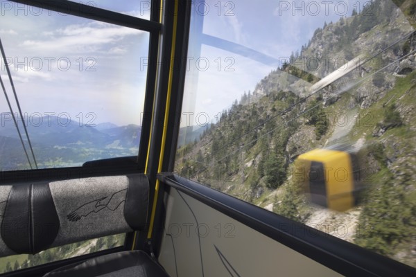 Gondolas of the Nebelhornbahn between the Seealpe and Höfatsblick stations, Oberstdorf, Allgäu Alps, Allgäu, Bavaria, Germany, Europe