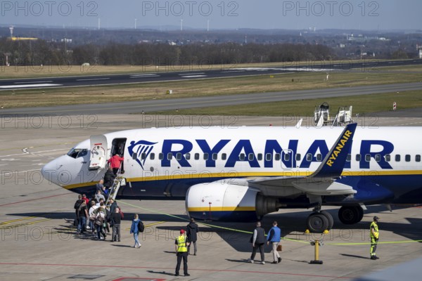 Dortmund Airport, Ryanair Boeing 737 on the apron, passengers boarding, regional airport, many connections to Eastern Europe