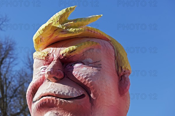 US President Donald Trump, head with yellow quiff, papier-mâché figure, Jacques Tilly theme float, Rosenmotzagszug 2025, Düsseldorf, Rhineland, North Rhine-Westphalia, Germany, Europe