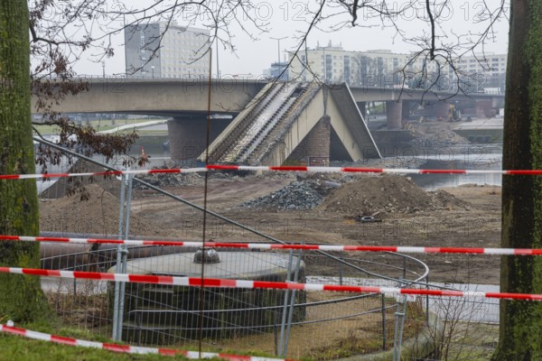 After the partial collapse of the Carola Bridge, demolition work was prepared, Dresden, Saxony, Germany, Europe