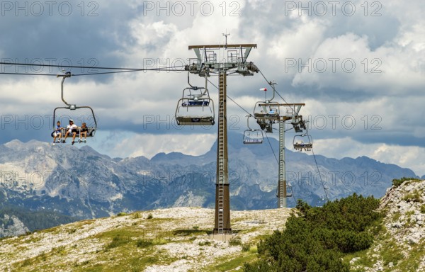 A picture of many ski lifts at the Vogel ski resort