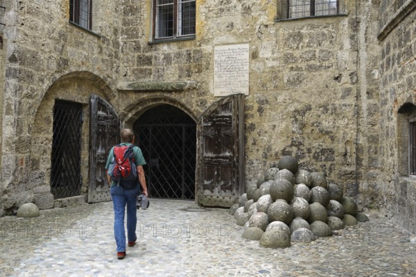 Main castle, castle courtyard with cannon balls, Burghausen Castle, Burghausen, Innviertel, Bavaria, Germany, Europe